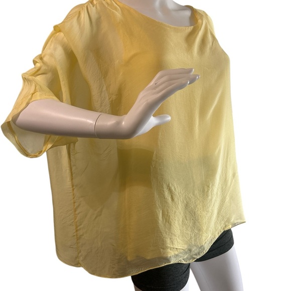 Betty Barclay Loose 3/4 sleeve blouse in yellow, with inner top.  with silk. - Picture 7 of 12